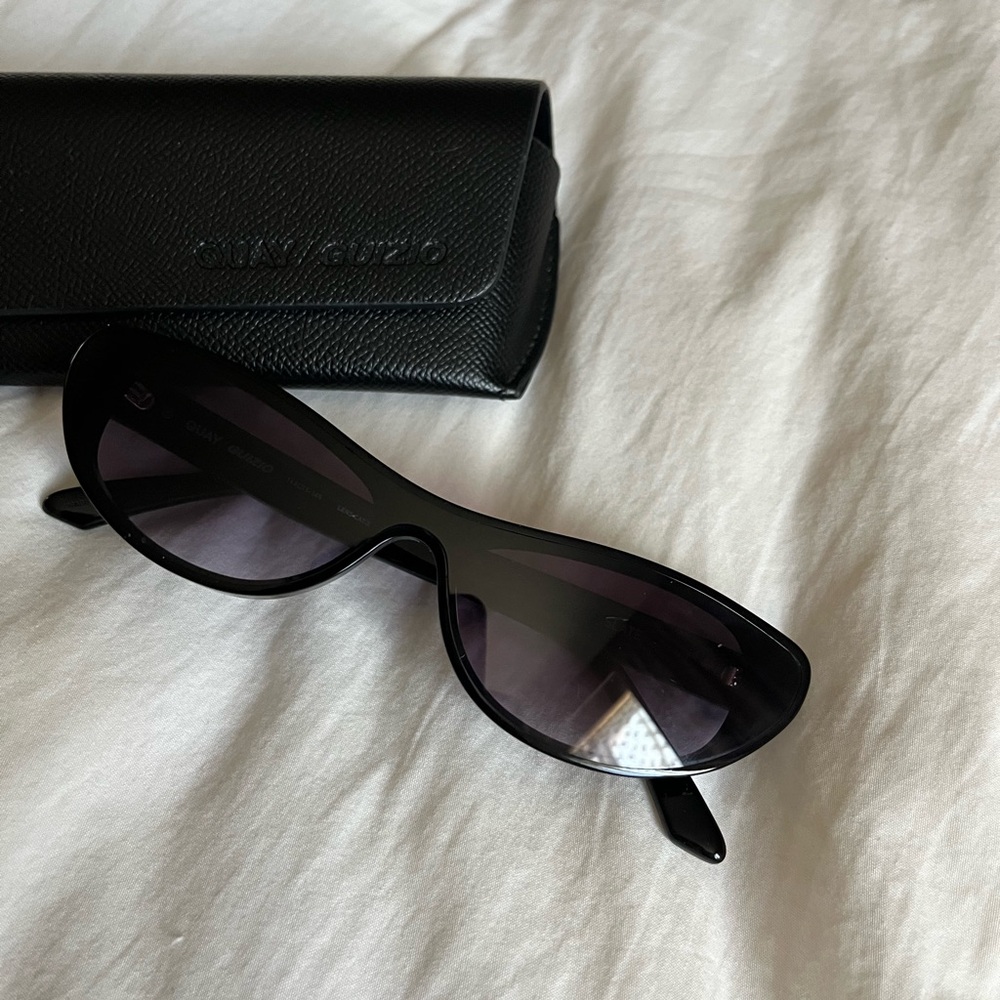 QUAY Australia Black Cat-Eye Sunglasses with Case